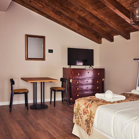 Casa Palacio Reina De Tardajos ビヌエサ エクステリア 写真