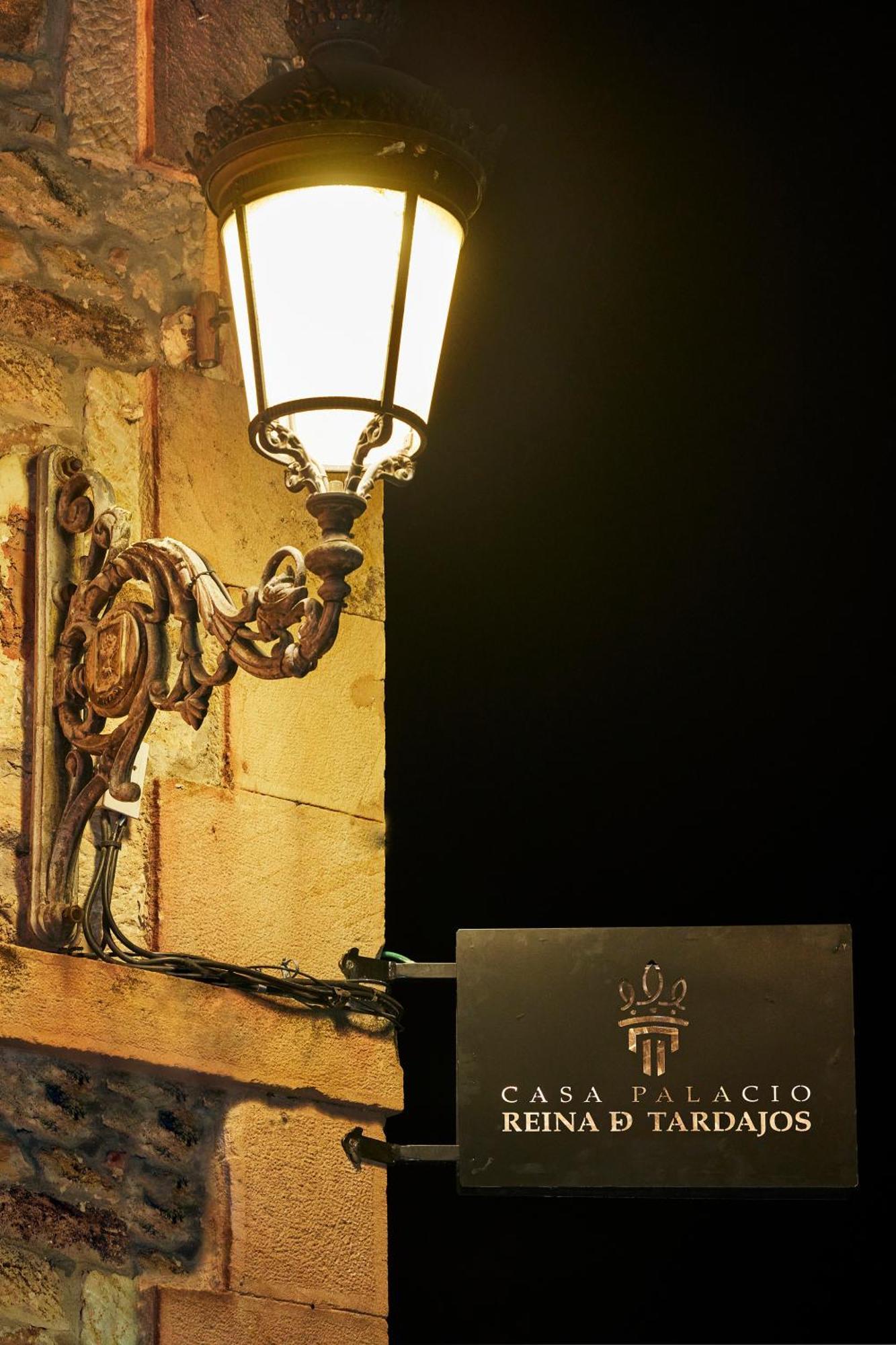 Casa Palacio Reina De Tardajos ビヌエサ エクステリア 写真