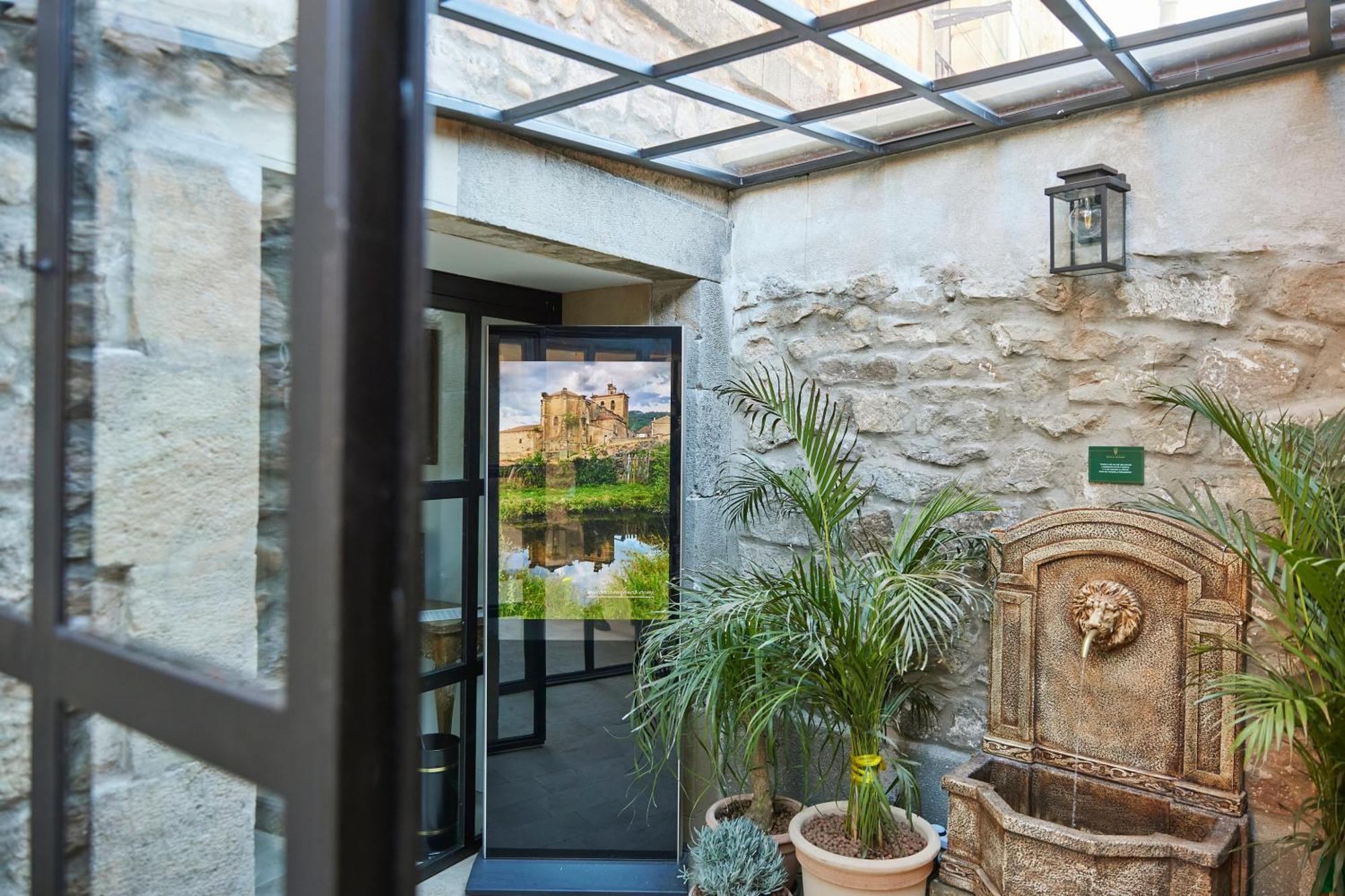 Casa Palacio Reina De Tardajos ビヌエサ エクステリア 写真
